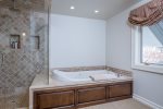 BR 1- En Suite Bath Tub view 3